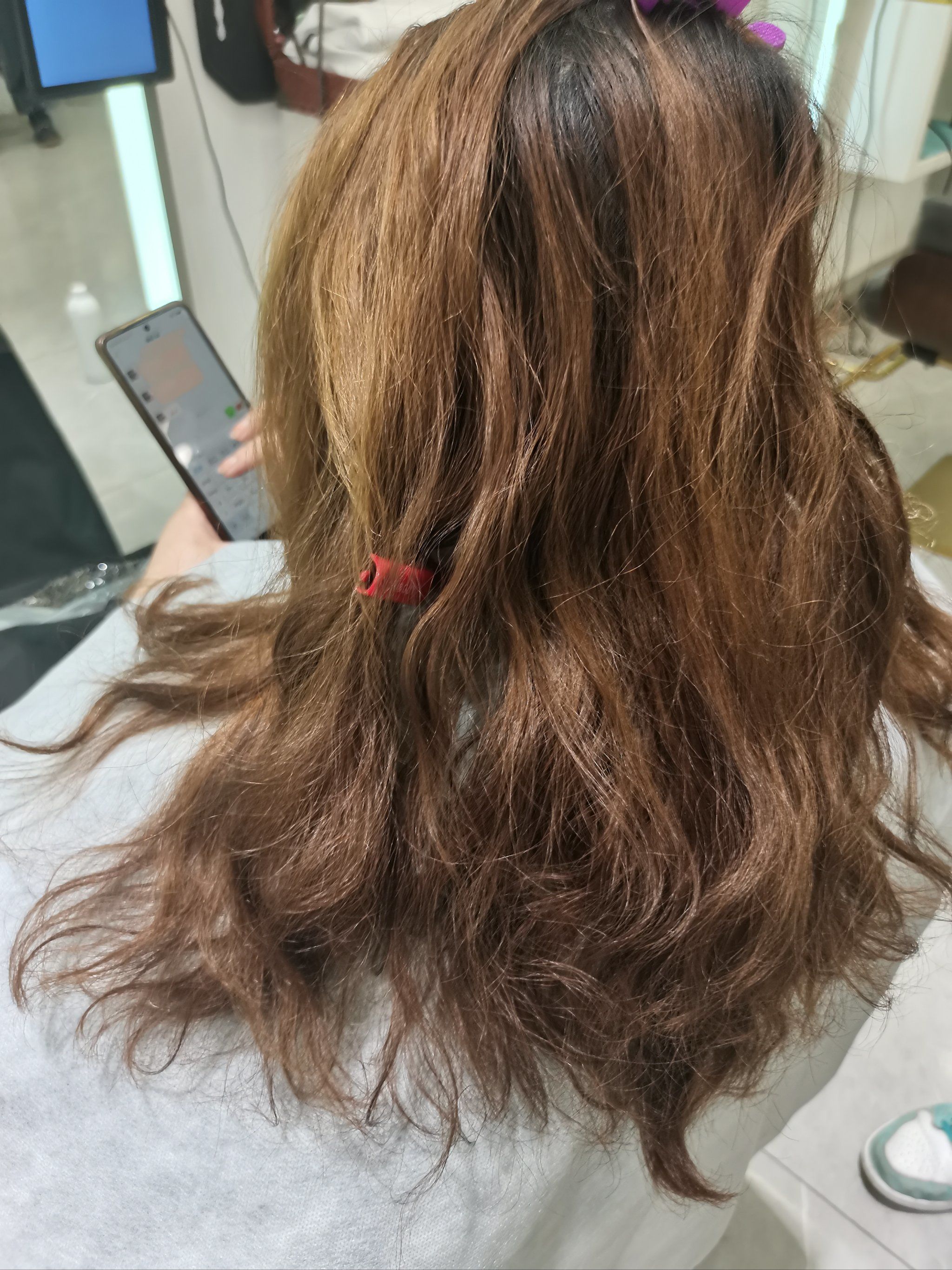 显白铜棕色