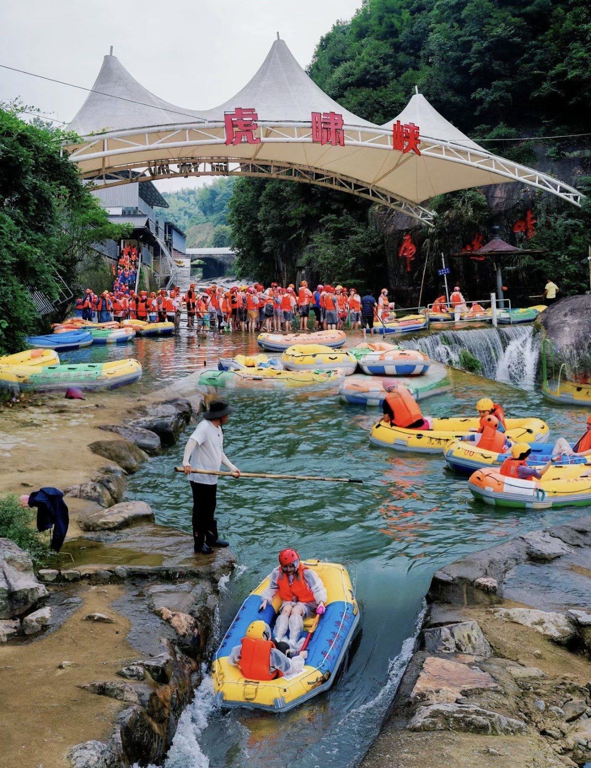 桐庐虎啸峡漂流