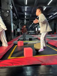 -零重力蹦床空间·滑梯·海洋球·团建(奥特莱斯店)