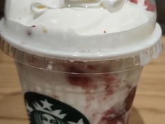 草莓轻乳酪星冰乐-星巴克(广州南站A18检票口楼上)