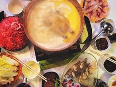 -鲜入围煮花胶鸡海鲜火锅