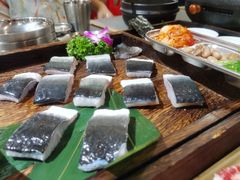 -围炉肉舍•炭烤活鳗•丹东海鲜烤肉(步行街店)