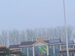 -窦店服务区-停车场