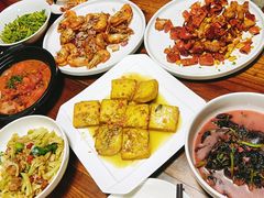 -几个木匠匠人厨房