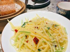 香菜梗炝土豆丝-绿茶餐厅(朝阳大悦城店)