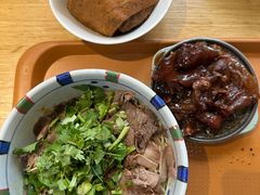 -云阿蛮云南生烫牛肉米线(奉贤路店)