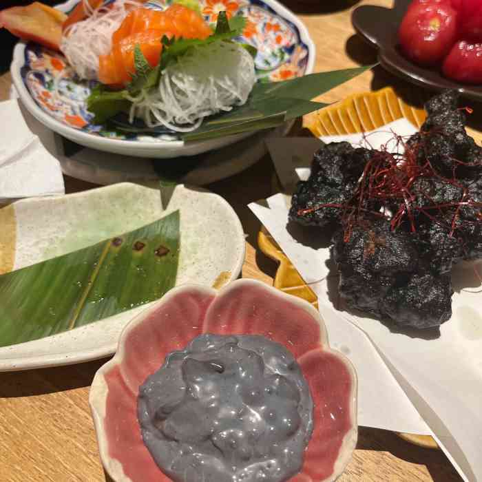 位置就在望平街的河对岸现在两条街都开了超多网红餐厅适合拍照打卡吃