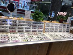 -MiRi眼镜连锁·蔡司·尼康控优点合作店(莘庄店)
