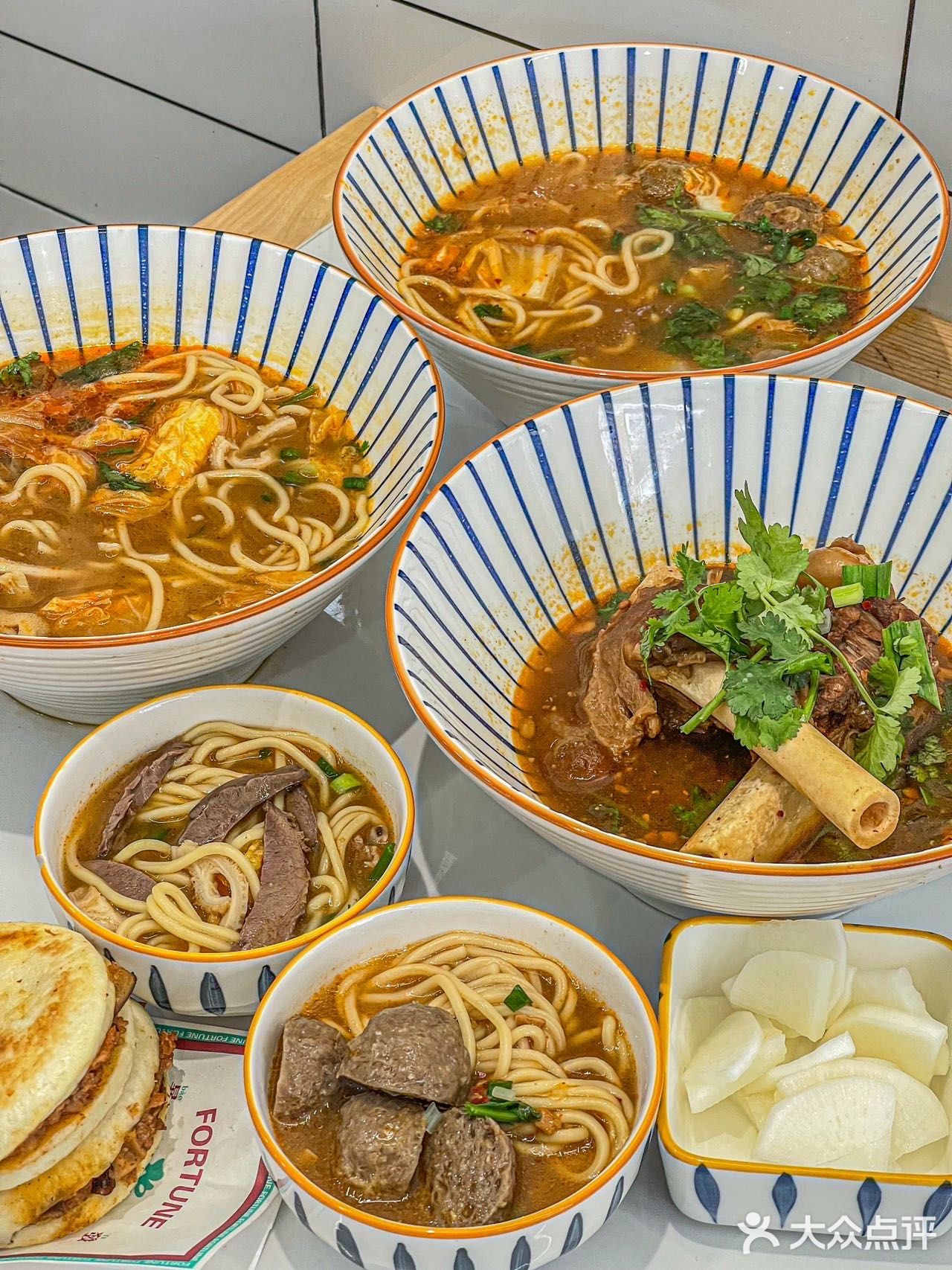 用料特别实在~汤底是新鲜熬制的羊骨汤好喝!