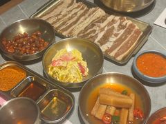 -草家酱蟹炭火烤肉店(珲春南路一店)