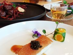 鱼子酱配脆皮烤乳猪-广州文华东方酒店·江-由辉师傅主理