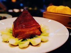 金牌扣肉配玉米饼-杭州西子湖四季酒店·金沙厅
