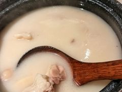 老妈蹄花汤-麻六记(新天地店)