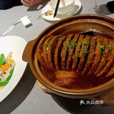 芋头吸油让肉不是那么腻，芋头中也有肉的味道