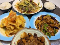 -雪乡人家东北菜·铁锅炖一切(高斯路店)