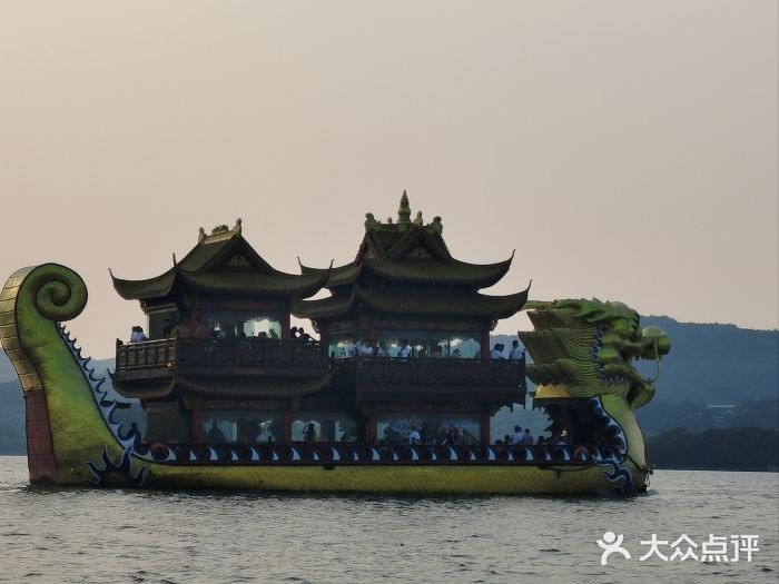 西湖游船图片