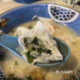 普通女生根本吃不完。馄饨个个皮薄馅大，汤可以免费续