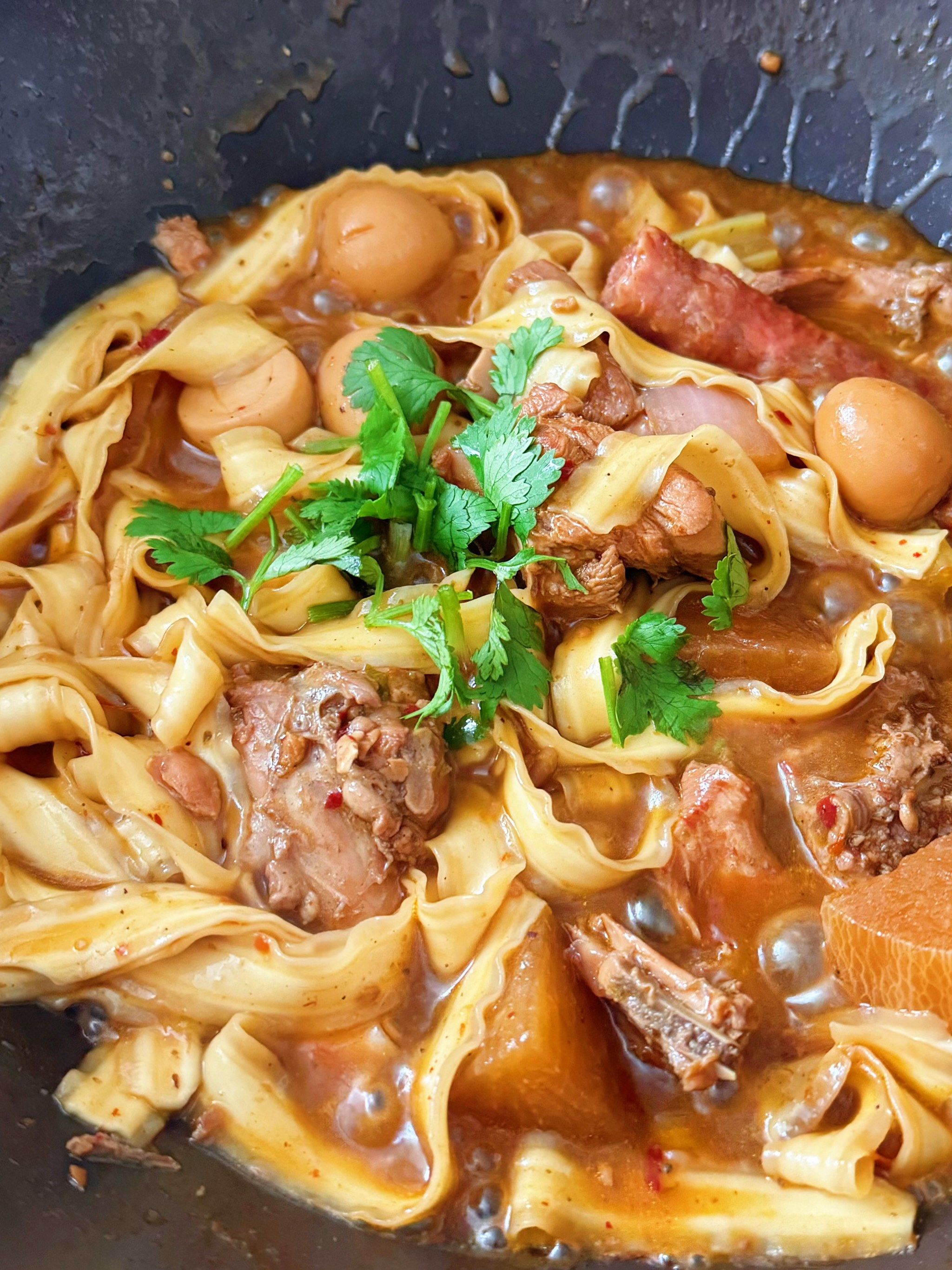 香辣鸡块刀削面