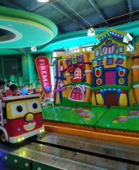 -维佳童话镇演出现场(徐东店)