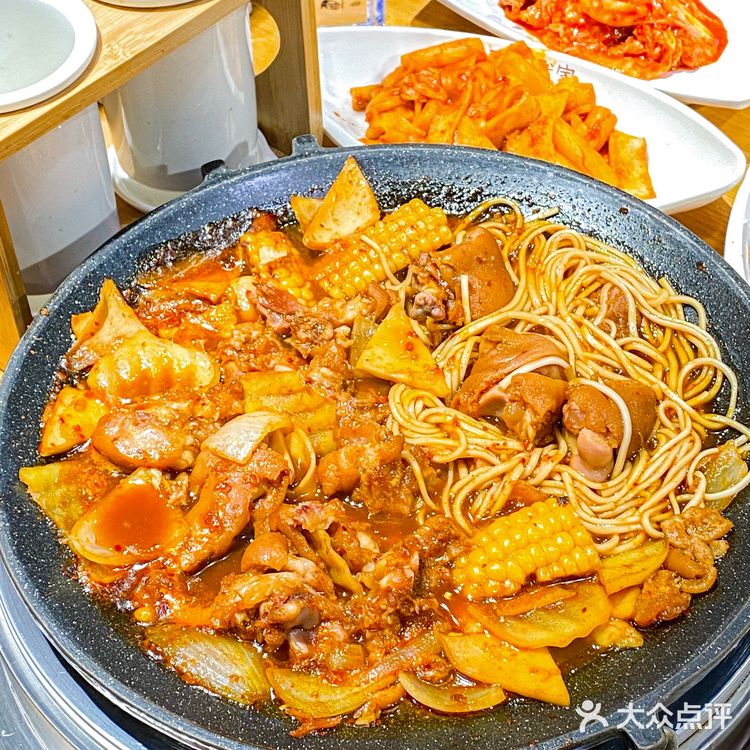 沈阳美食🐖糯唧唧的猪蹄拌面锅 一抿就化！