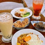 米血蘸上酱料 微微辣 入口不粘牙 好吃