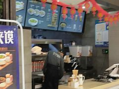 -荀记肉夹馍(三八家乐福店)