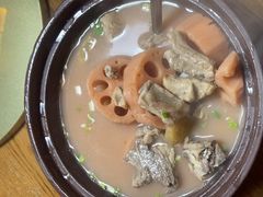 洪湖藕汤-小凤庭·地道湖北菜武昌鱼·铫子藕汤(黄鹤楼店)