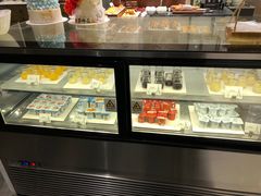 面包甜点陈列柜-索菲特酒店 · 云尚天际自助餐厅
