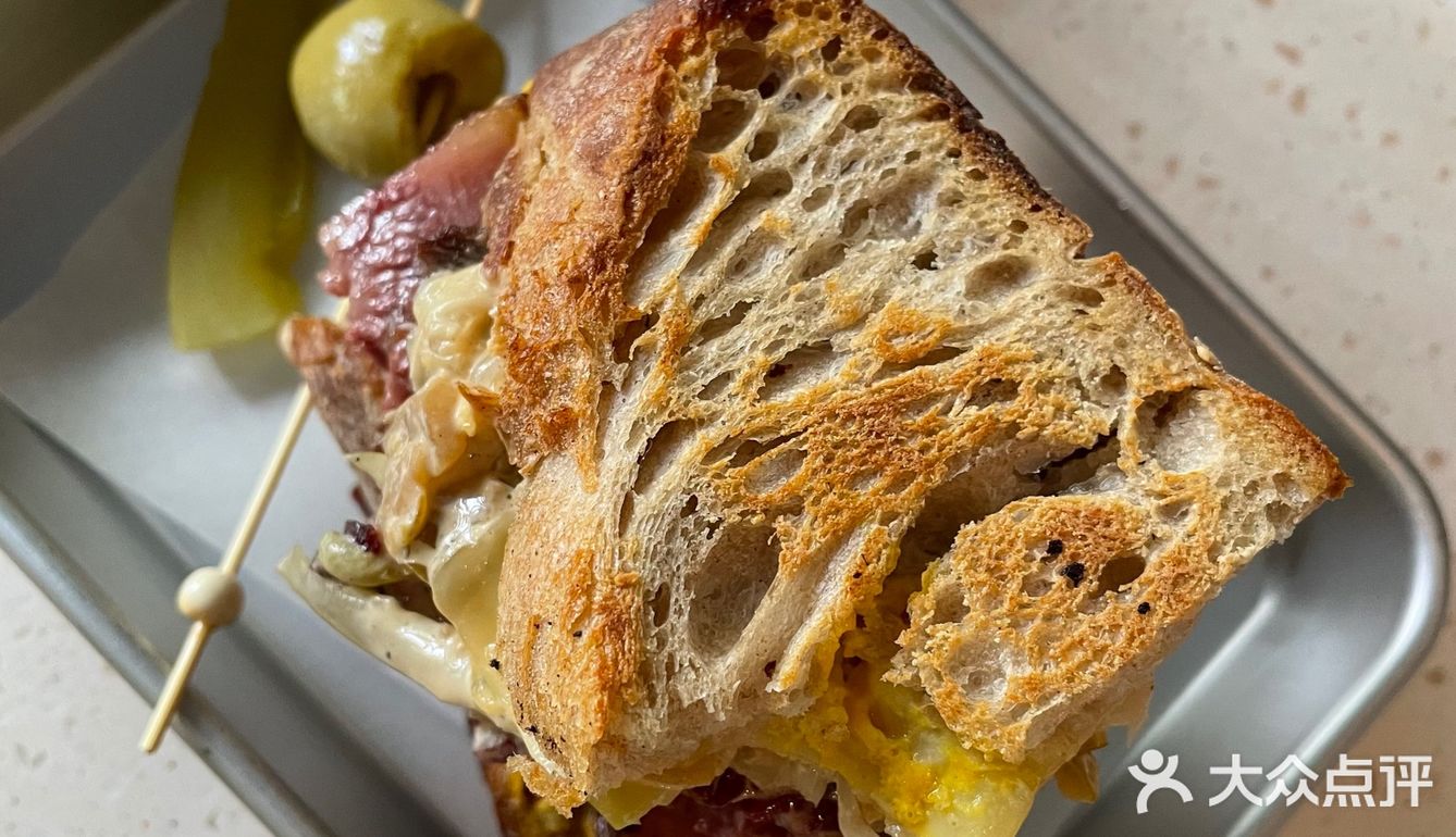 硬脆面包的三明治是我的菜 没什么犹豫就点了