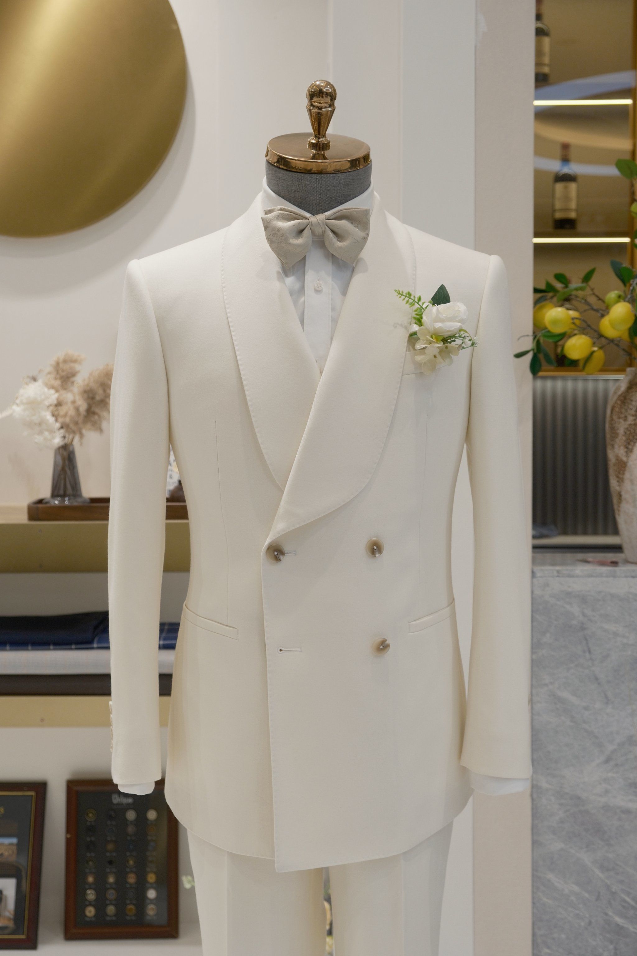 男士结婚礼服颜色,

优雅白色新郎礼服