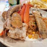 一餐饭下来，三次熊猫小木偶表演，一次不落下