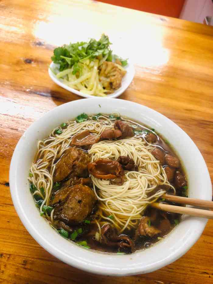 长寿面(文定路店)-"大众点评上还3星半,介绍北京来的客人去吃.