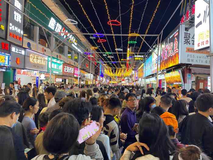 农院路夜市-"每个学校都有这么一条后街,我的也是,不管.