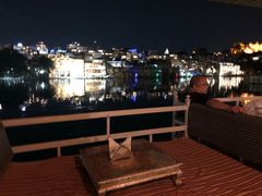 -Lake Shore Hotel & Restaurant