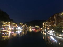 -临江餐馆二楼美食部落