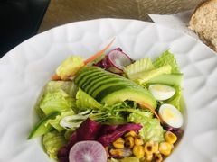牛油果沙拉配油醋汁及烤核桃仁-恰餐厅CHAR Grill(北京三里屯洲际店)