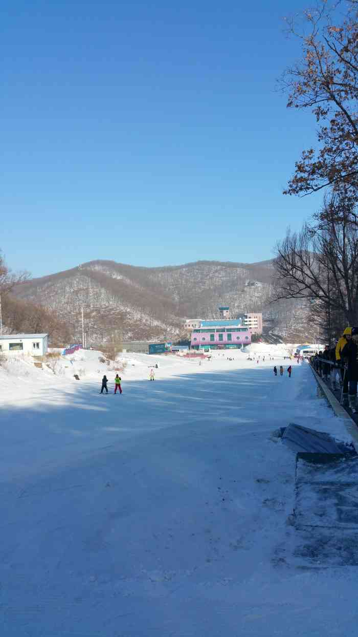 长春世茂莲花山滑雪场图片