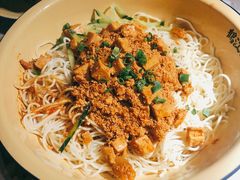 -鹤江桥·红油牛肉粉(SKP店)