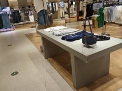 -URBAN REVIVO(荟聚中心店)
