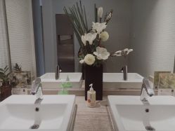 -CARR SALON
