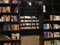 -钟书阁(松江泰晤士小镇店)