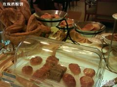 蛋糕面包区-裕元花园酒店