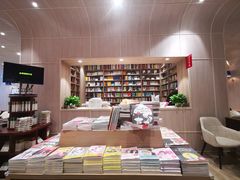 -钟书阁(群光广场店)
