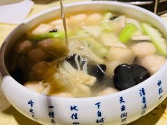 丝瓜鲜菌煮虾滑-新侨小馆(东直门北小街店)