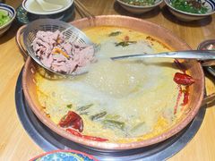 -洱火云南酸菜牛肉火锅(石景山当代商城店)