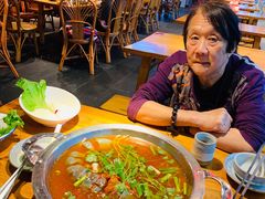 -野山舂·贵州现舂酸汤火锅(鸿通城店)