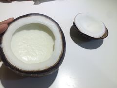 -志龙皇冠吃货椰子铺