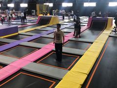 -嘿哟动霸CHUA·新潮玩运动娱乐中心·蹦床滑冰团建乐园