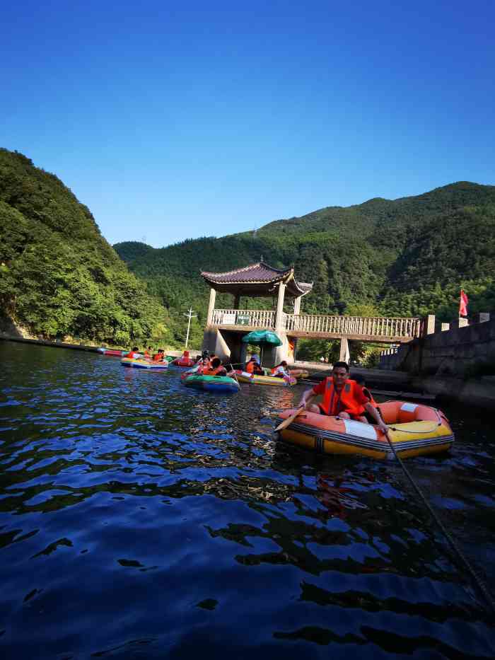 香溪漂流-"黄山下来,欣赏了黄山云海的壮观之后,带着.
