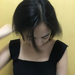 -HAIR CORNER